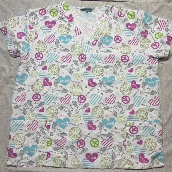 Bannock Court Colorful Printed Women's 2X Scrub Top - Picture 1 of 3